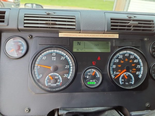 2020 Freightliner CASCADIA 125 - Image 8