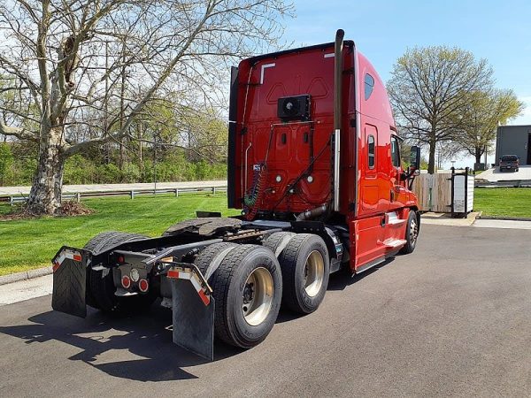 2020 Freightliner CASCADIA 125 - Image 2