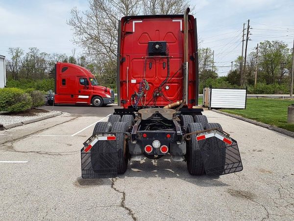 2020 Freightliner CASCADIA 125 - Image 3